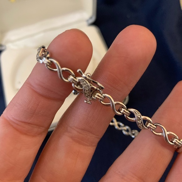 {MACYS} Silver Bracelet - Picture 4 of 6